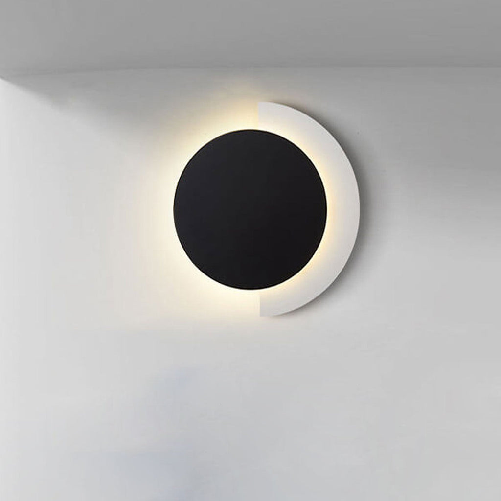 Postmodern Solid Color Wrought Wall Lamp