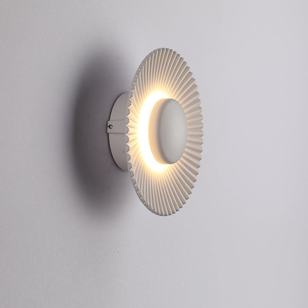 Round Shell Textures Aluminum Wall Lamp