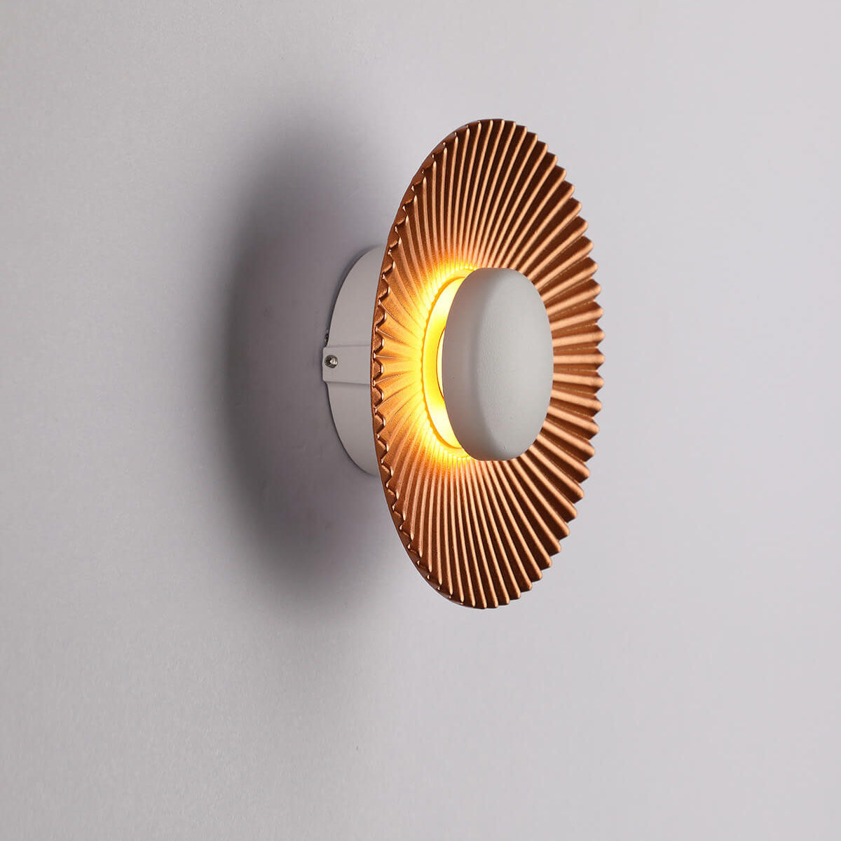 Round Shell Textures Aluminum Wall Lamp