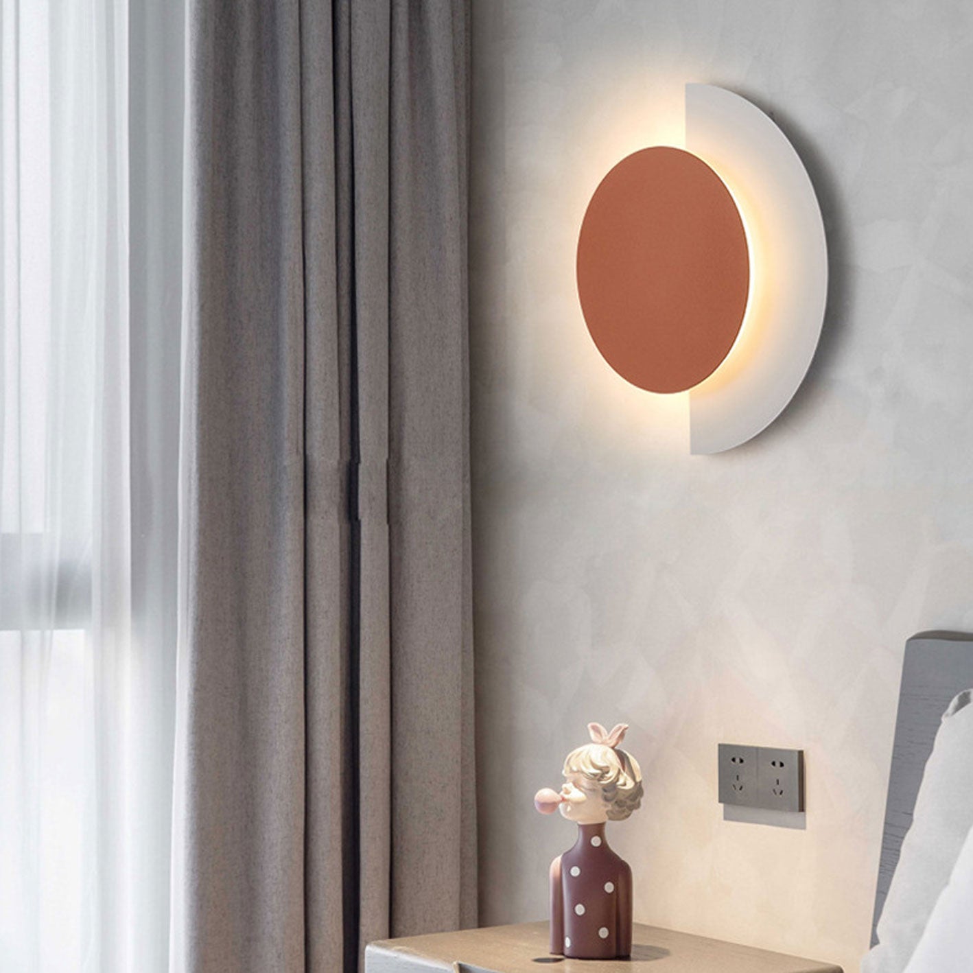 Postmodern Solid Color Wrought Wall Lamp