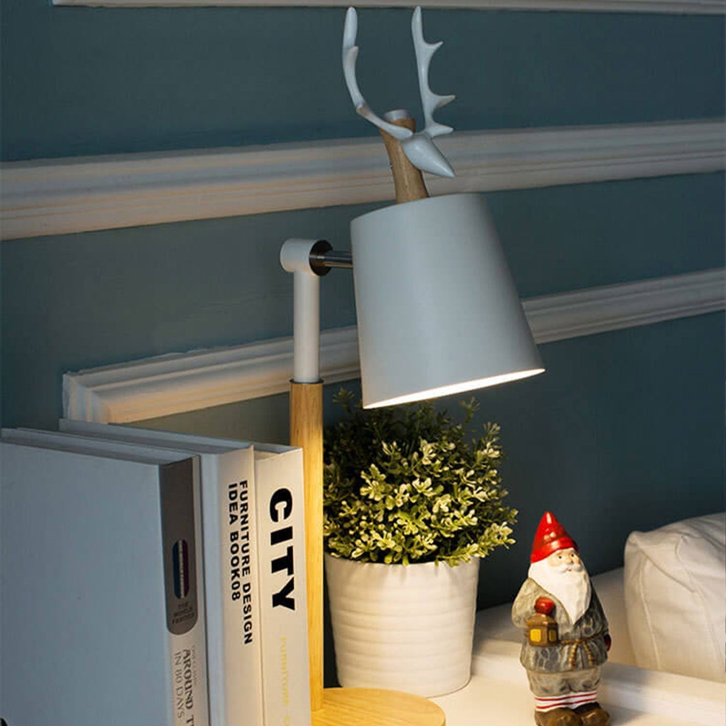 Moose Design Iron Wood Table Lamp
