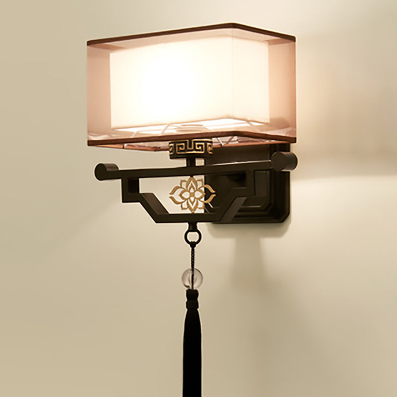 Classical Embroidered Iron Fabric Wall Lamp
