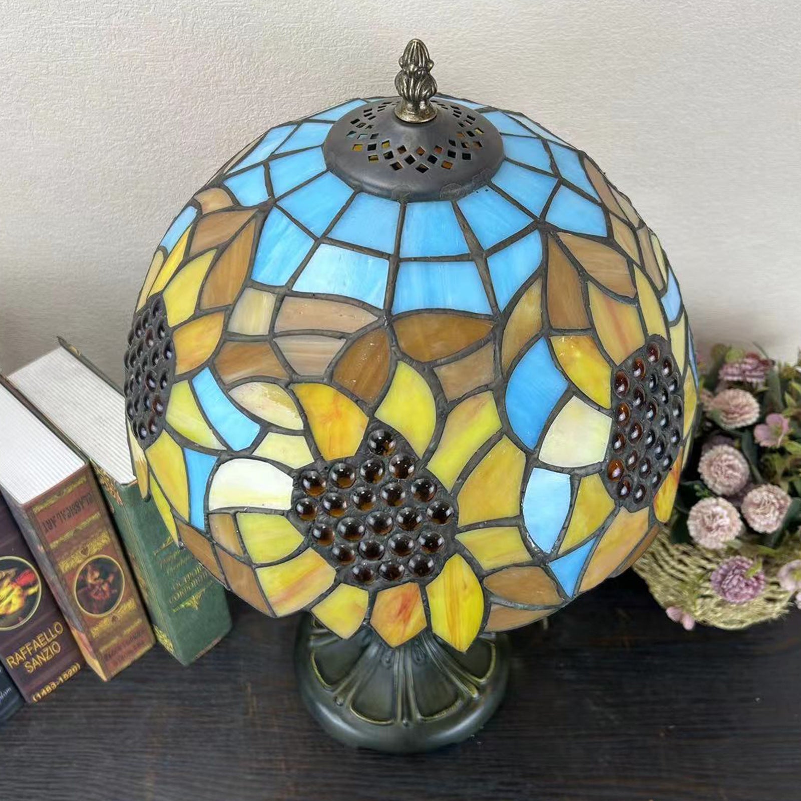 Round Dome Flower Alloy Table Lamp