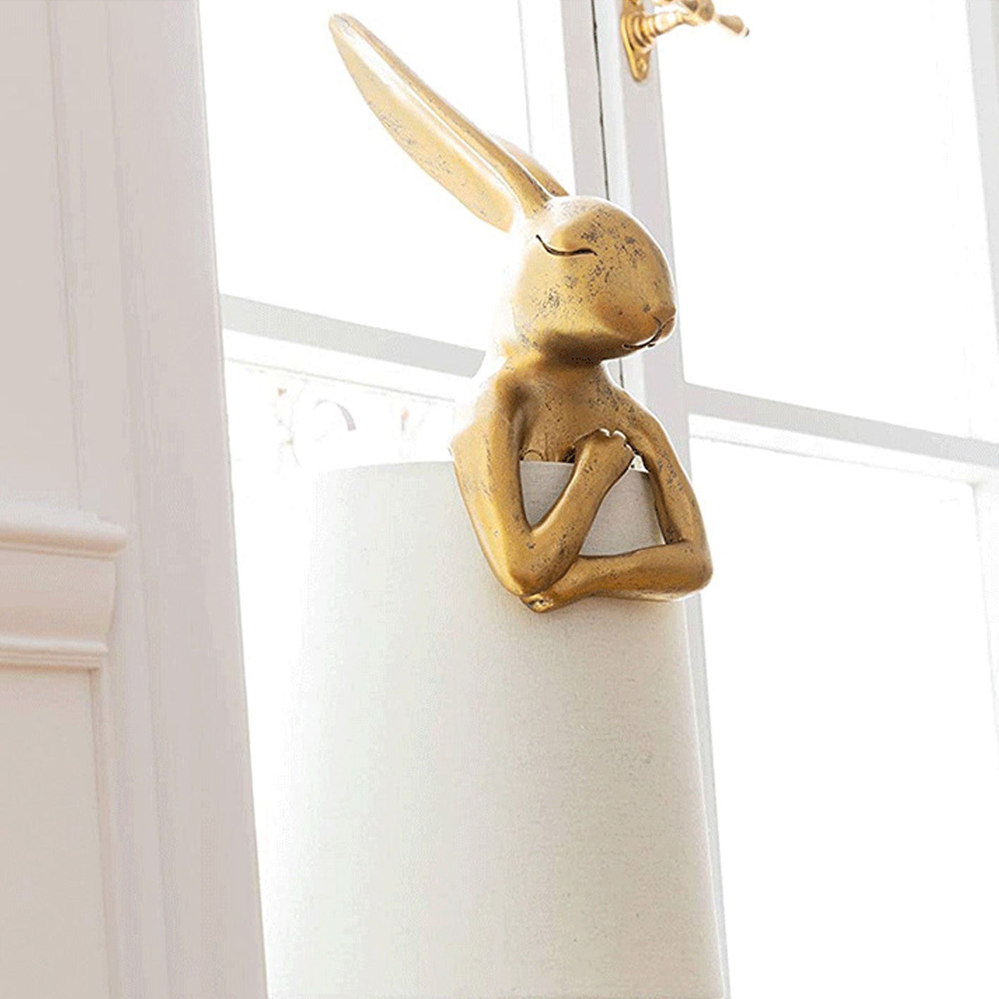 Apron Rabbit Resin Table Lamp