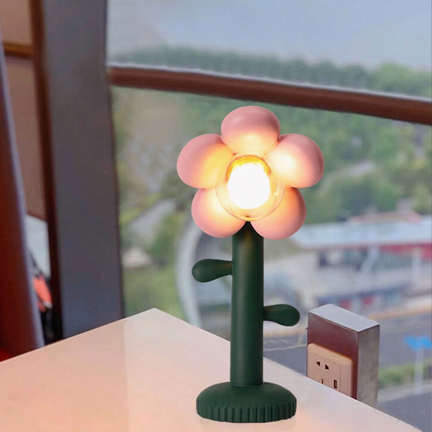 Floral Greenery Table Lamp