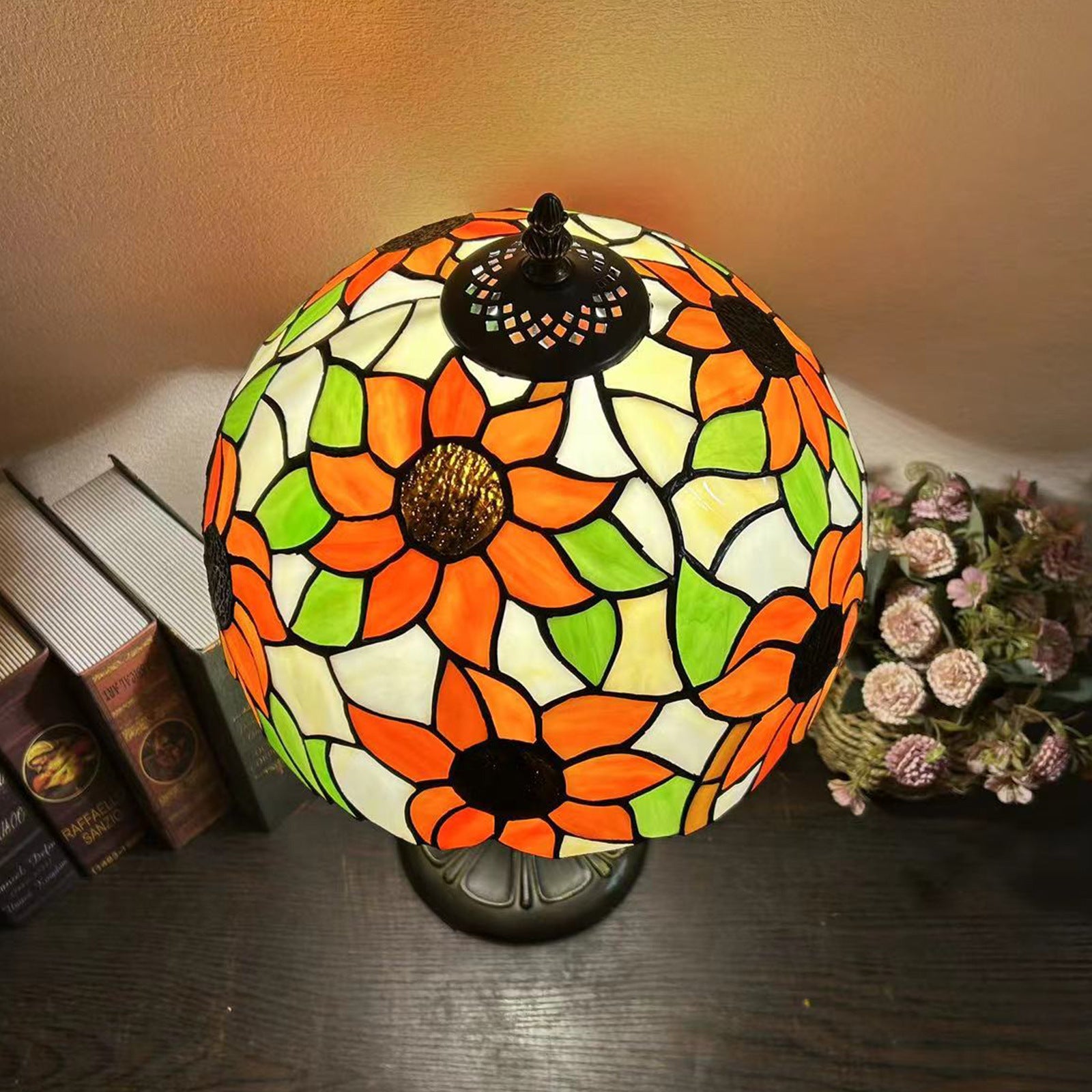 Round Dome Flower Alloy Table Lamp