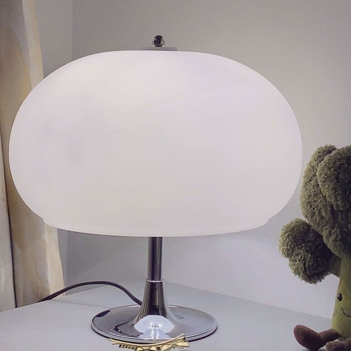 Creamy White Ball 3-Light Table Lamp