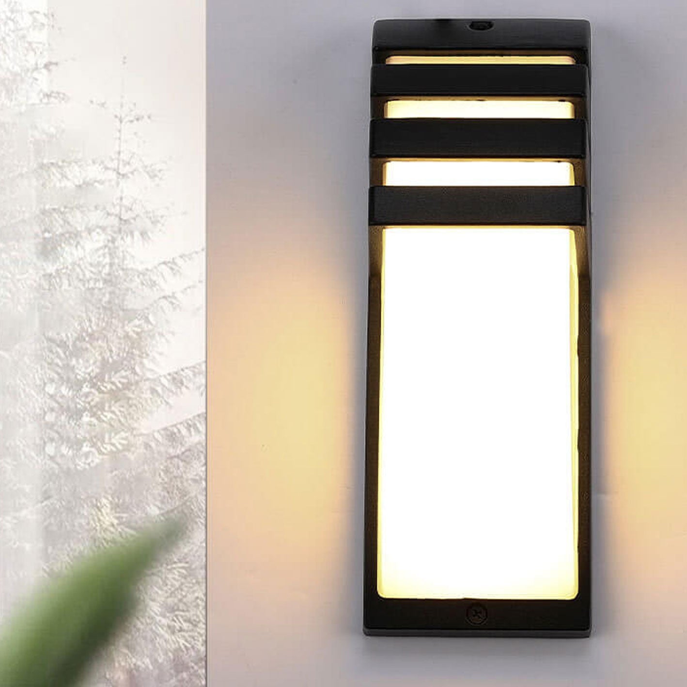 Curved Geometric Outdoor Light