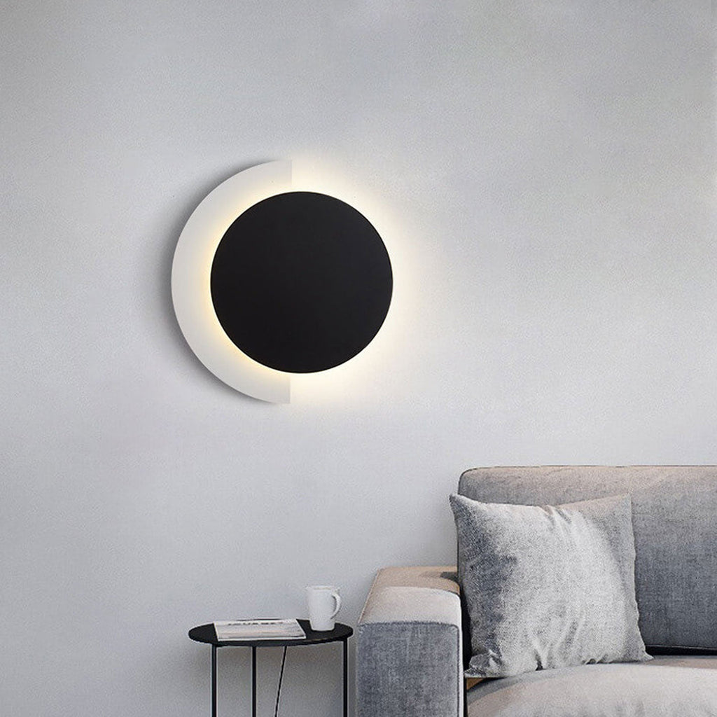 Postmodern Solid Color Wrought Wall Lamp