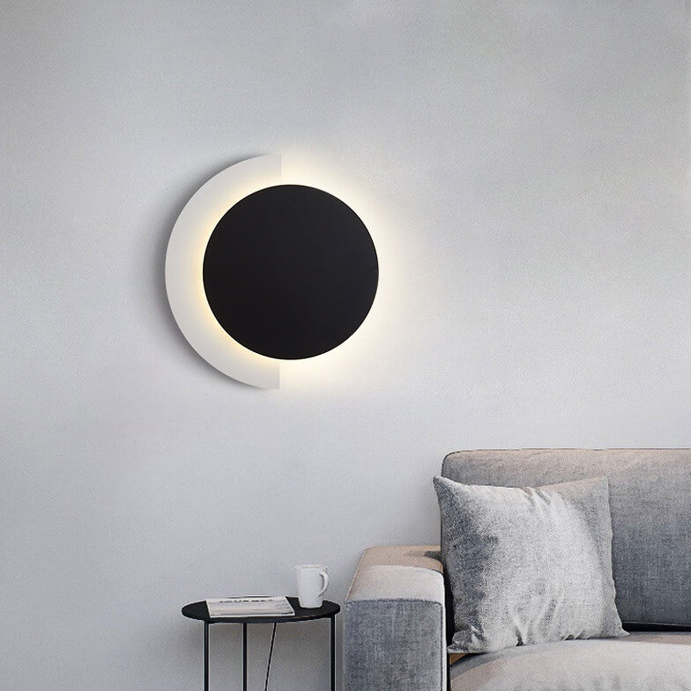 Postmodern Solid Color Wrought Wall Lamp