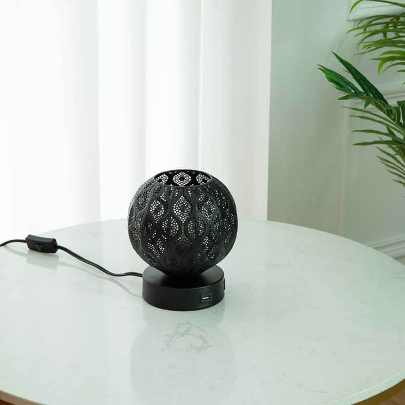 Spherical Metal Projection Decorative Table Lamp