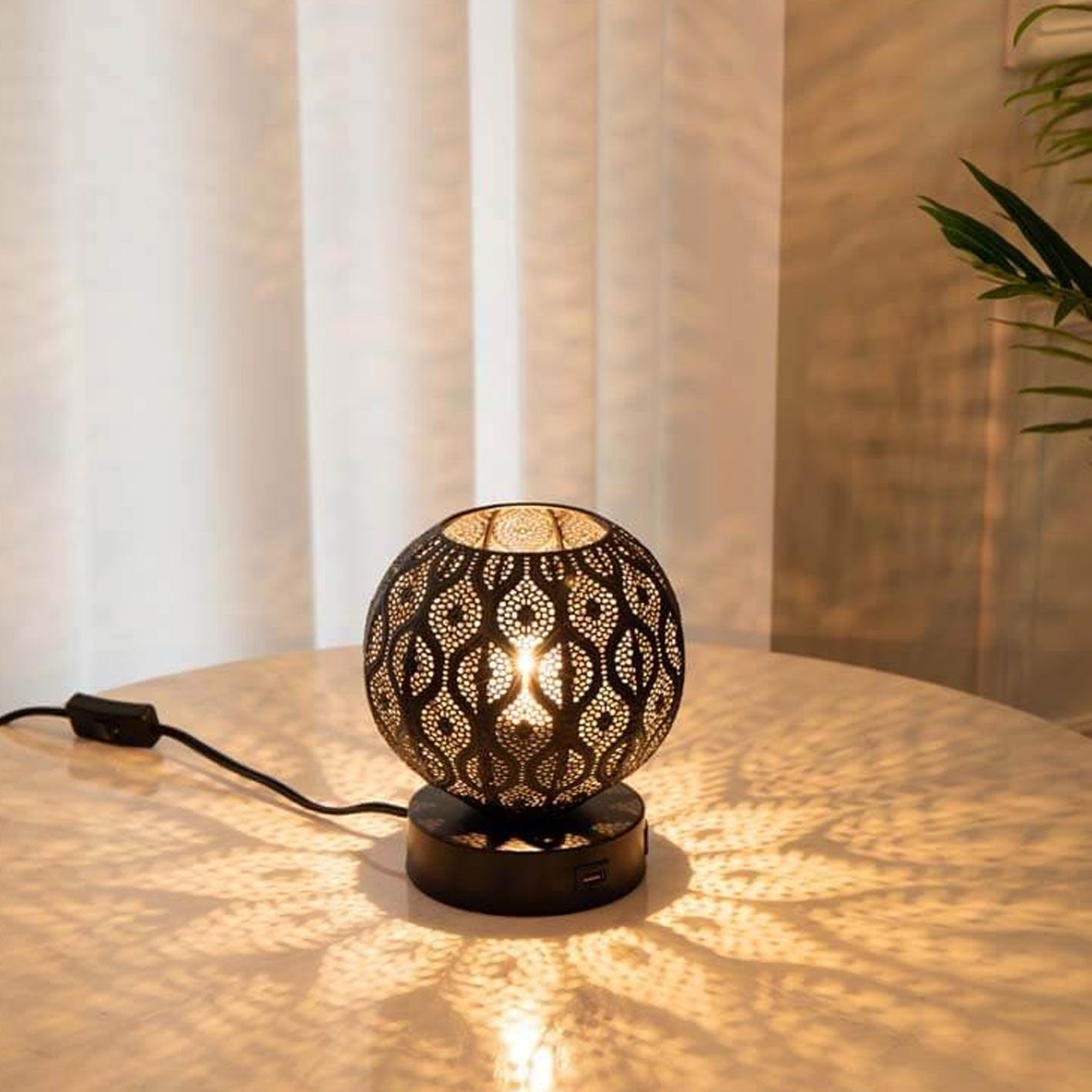 Spherical Metal Projection Decorative Table Lamp