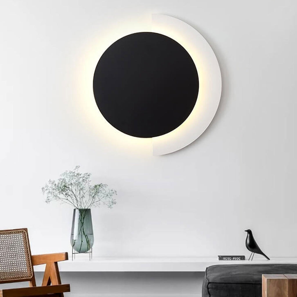 Postmodern Solid Color Wrought Wall Lamp