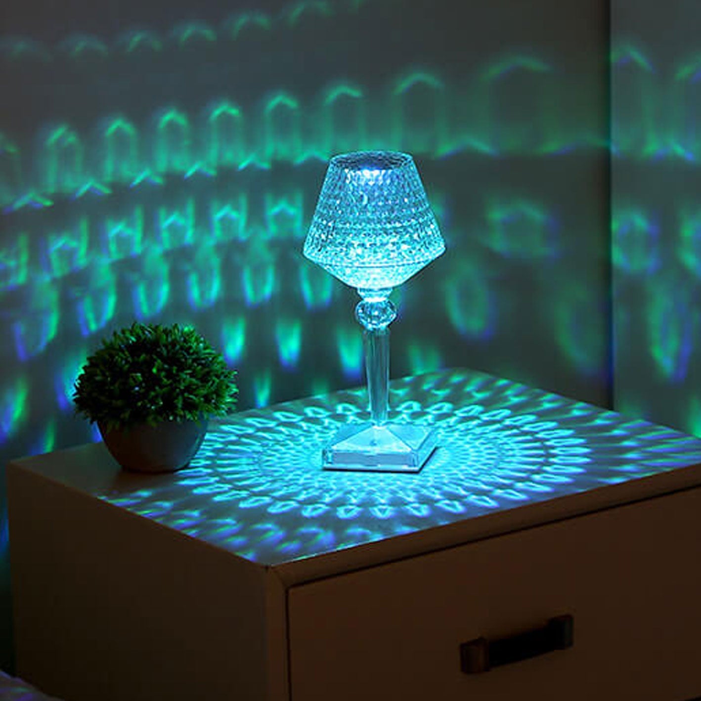 Acrylic Diamond Wine Glass Table Lamp