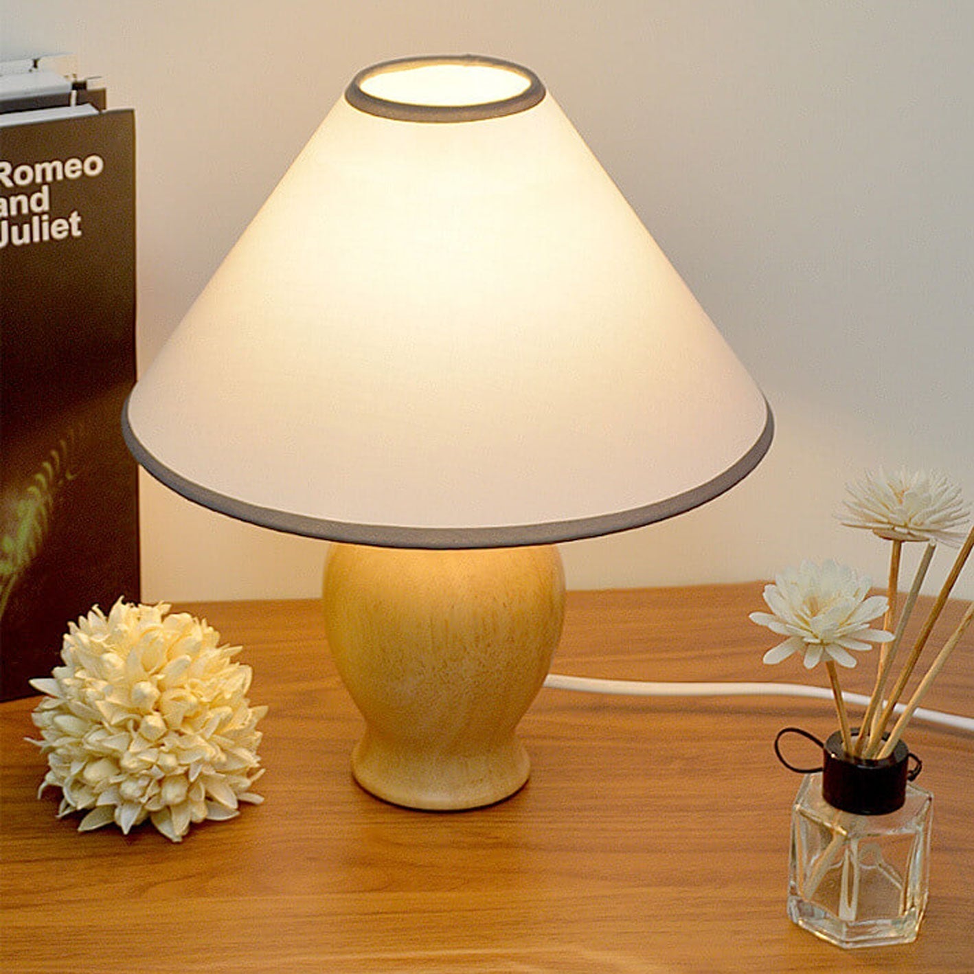 Cone Fabric Solid Wood Table Lamp