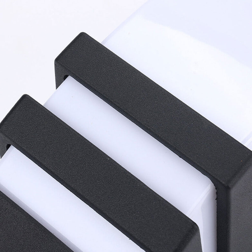 Curved Geometric Outdoor Light