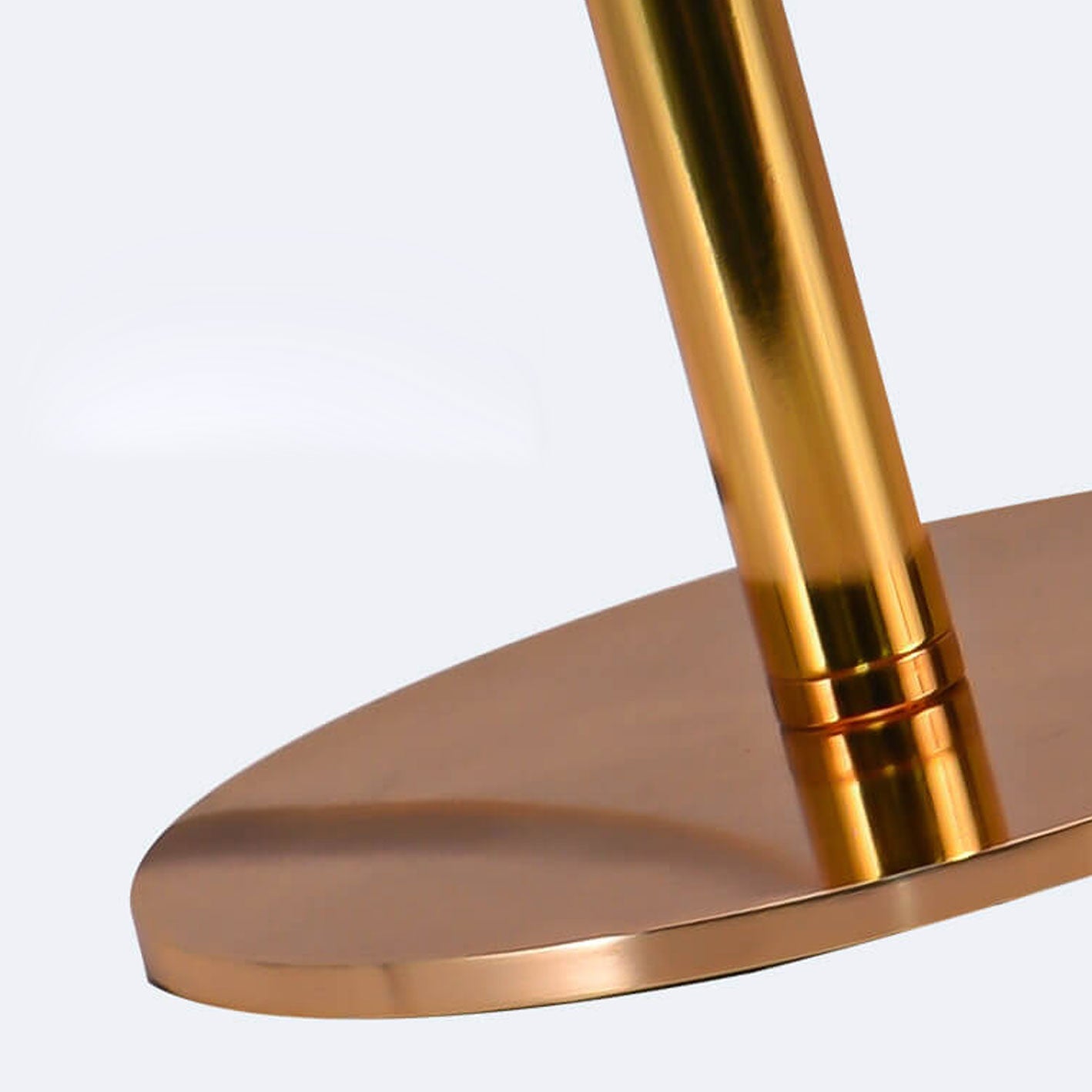 Goose Feather Round Iron Table Lamp