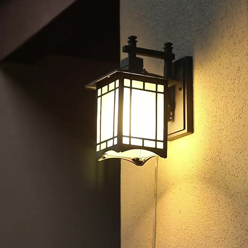 Lantern Shaped Aluminum Glass Outdoor Light