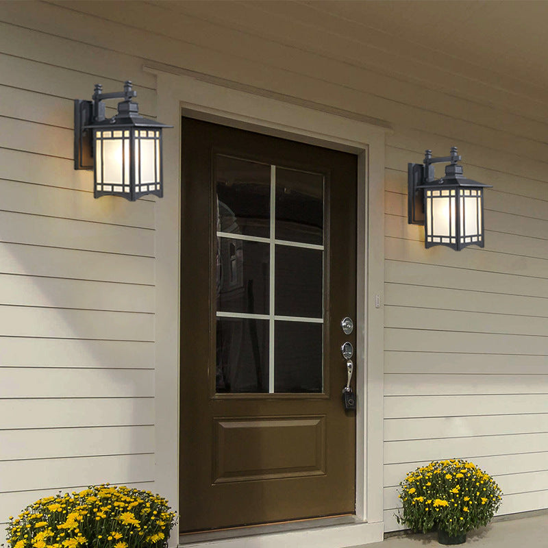 Lantern Shaped Aluminum Glass Outdoor Light
