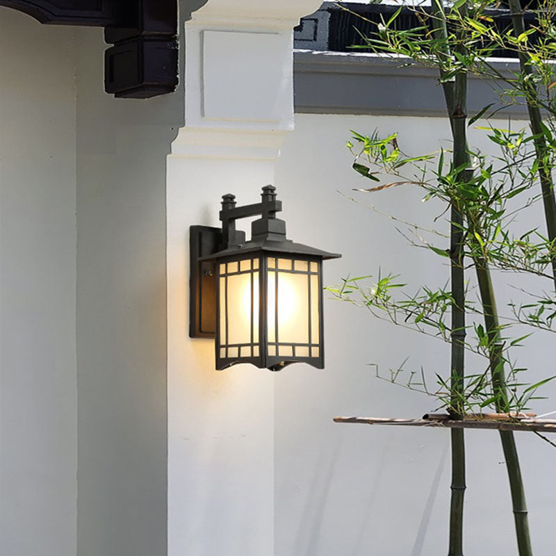 Lantern Shaped Aluminum Glass Outdoor Light