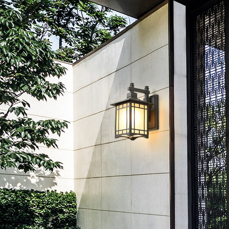 Lantern Shaped Aluminum Glass Outdoor Light