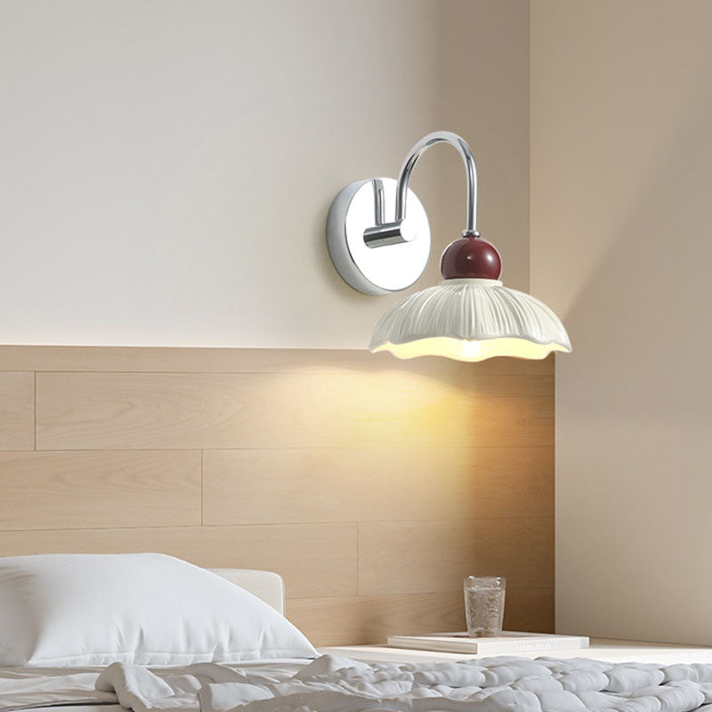 Flower Shape Hardware Resin Wall Lamp