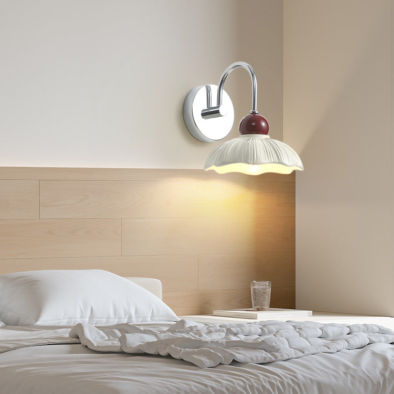 Flower Shape Hardware Resin Wall Lamp