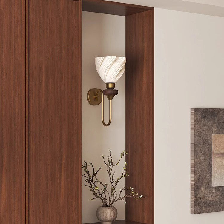 Petal-Shaped Skirt Hem Solid Wall Lamp