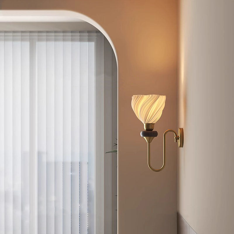 Petal-Shaped Skirt Hem Solid Wall Lamp