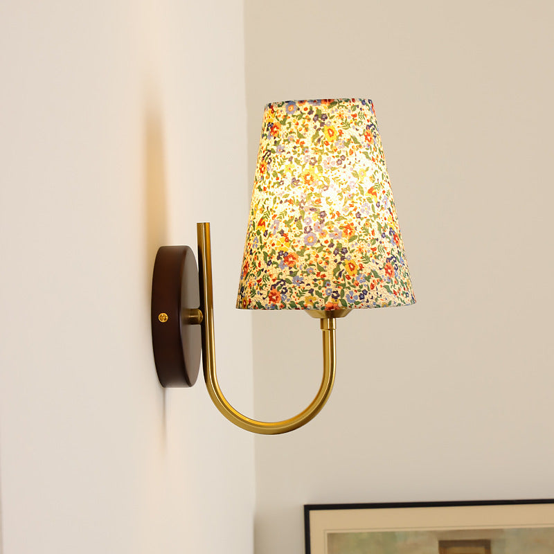 Flower Pattern Solid Wood Wall Lamp