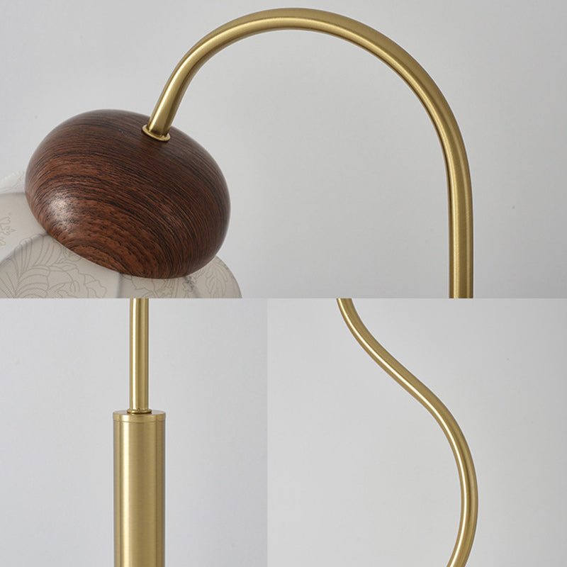 Curve Metal Fabric Lampshade Floor Lamp