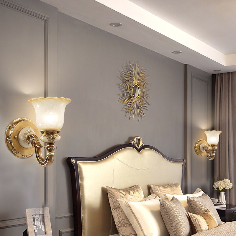 Morning Glory Iron Resin Wall Lamp