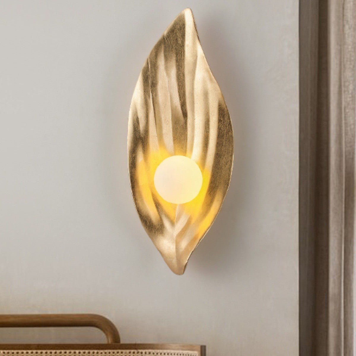 Resin Glass Leaf-Shaped Globe Wall Lamp