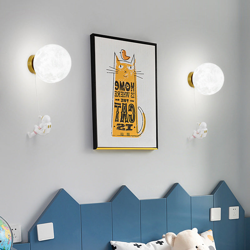 PLA Resin Iron Astronaut Wall Lamp