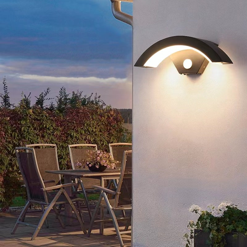 Curved Aluminum Acrylic Garden Outdoor Light