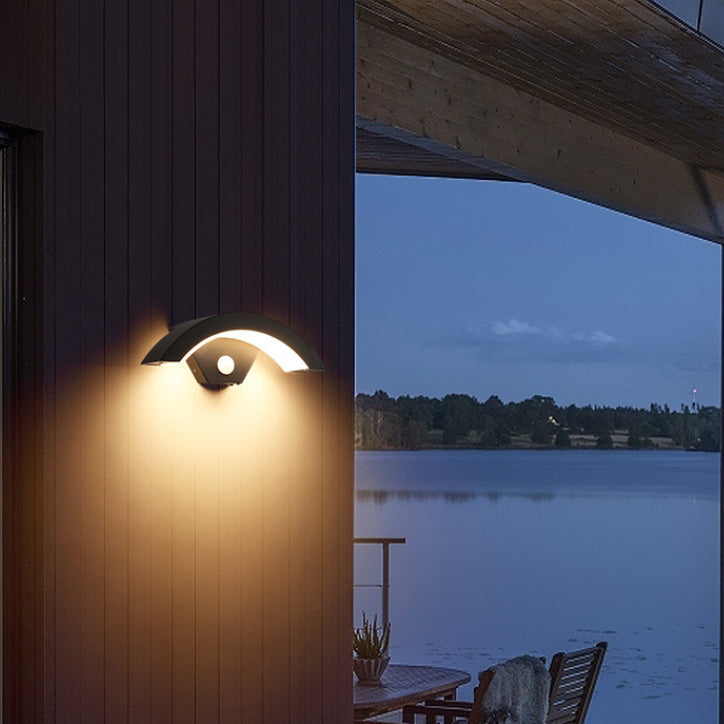 Curved Aluminum Acrylic Garden Outdoor Light