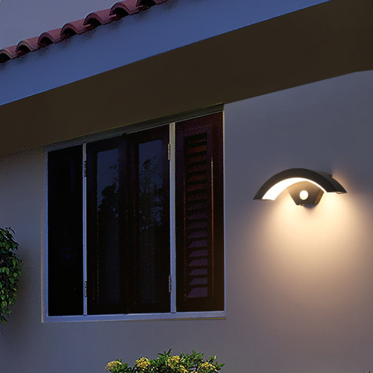 Curved Aluminum Acrylic Garden Outdoor Light