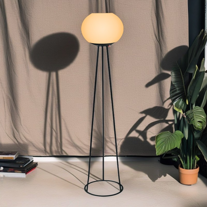 Solar Oval Tripod Round Outdoor Light