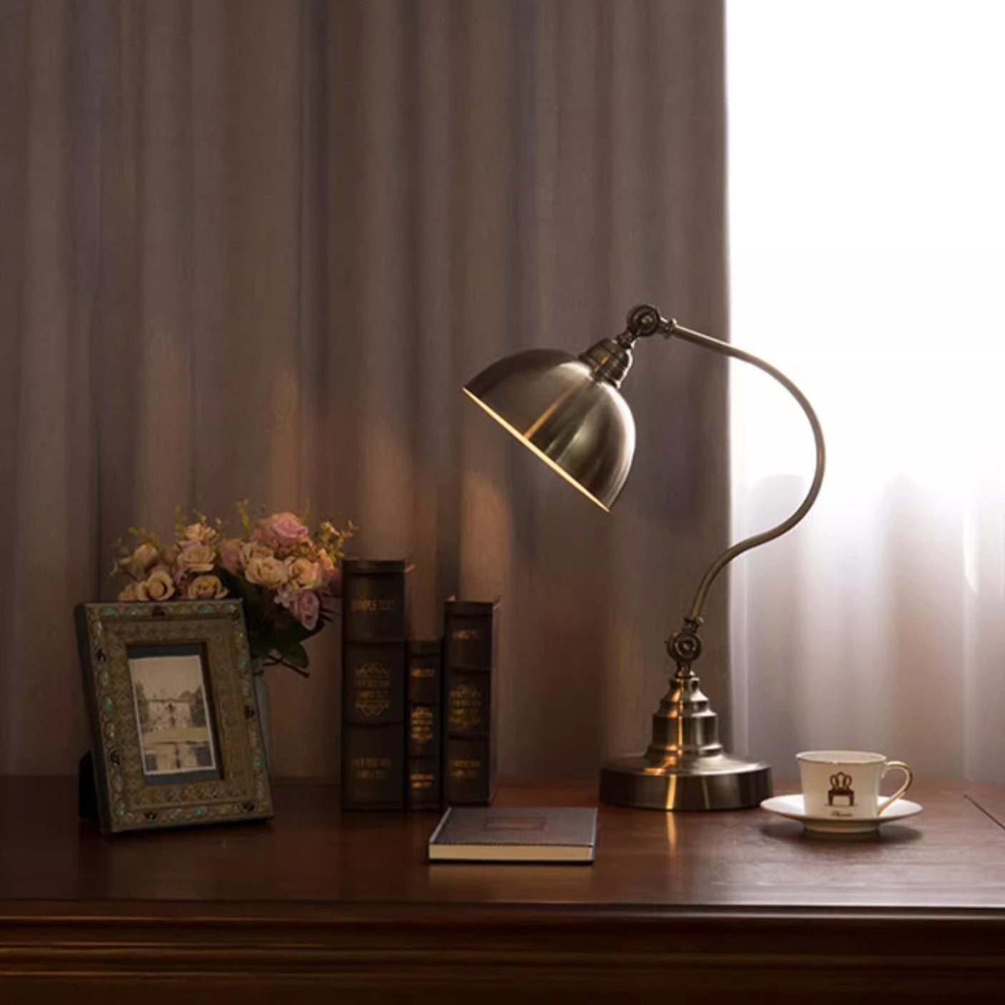 Curved Pole Dome Iron Table Lamp