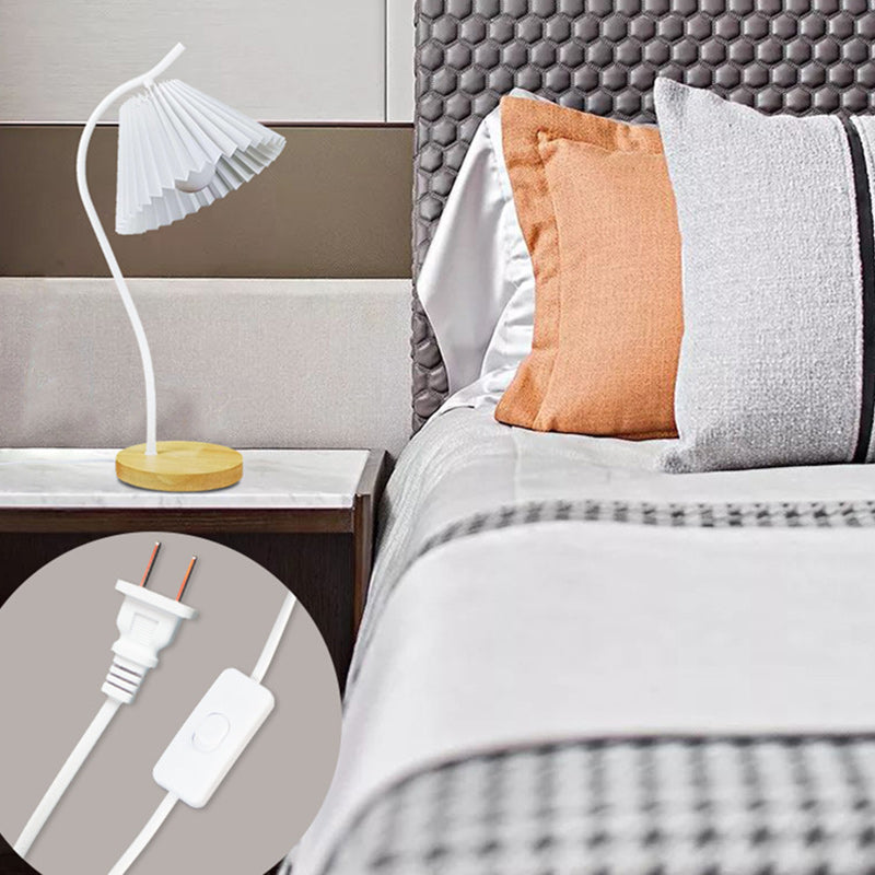 Long Pole Round Pleated Table Lamp