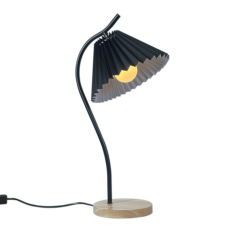 Long Pole Round Pleated Table Lamp