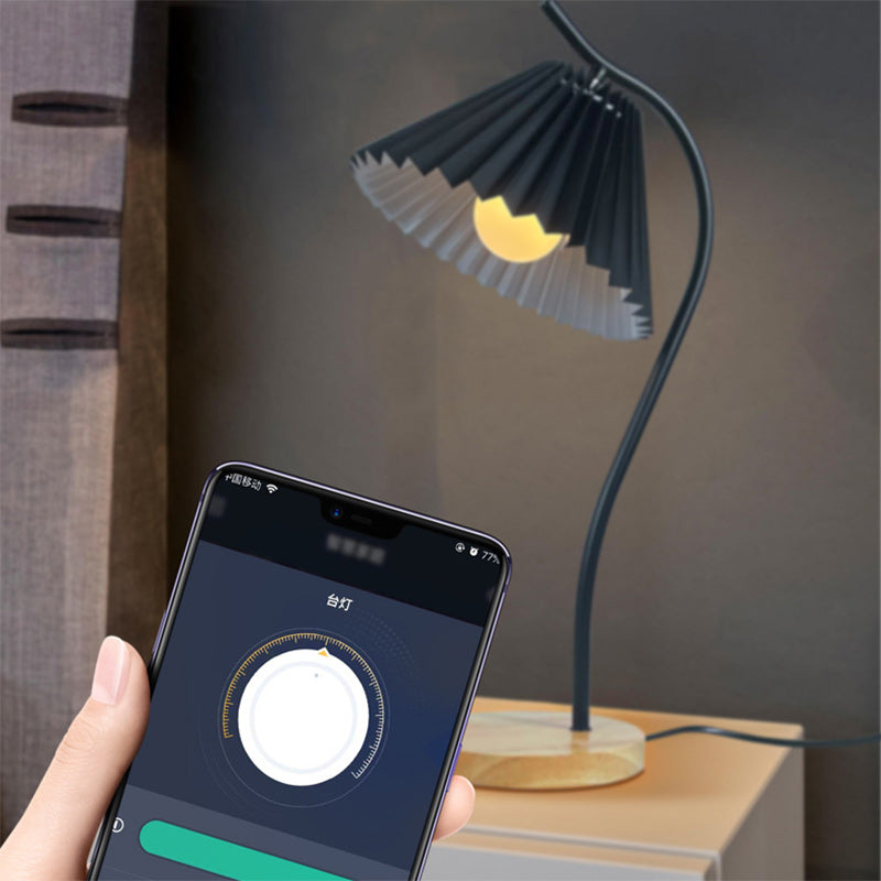 Long Pole Round Pleated Table Lamp