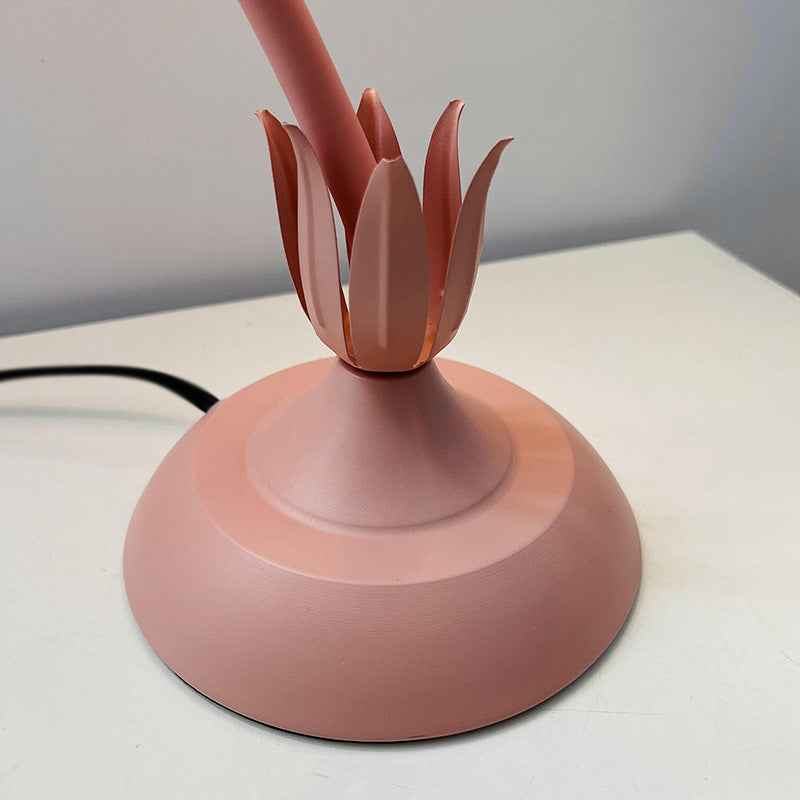 Rose Bouquet Iron Hose Table Lamp