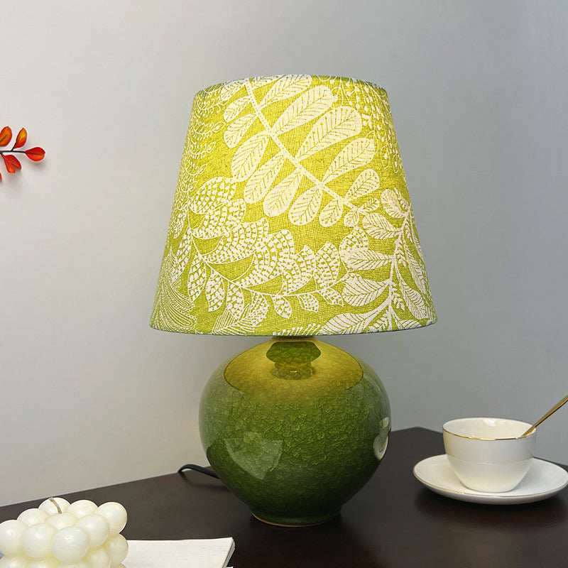 Round Vase Ceramic Leaf Table Lamp
