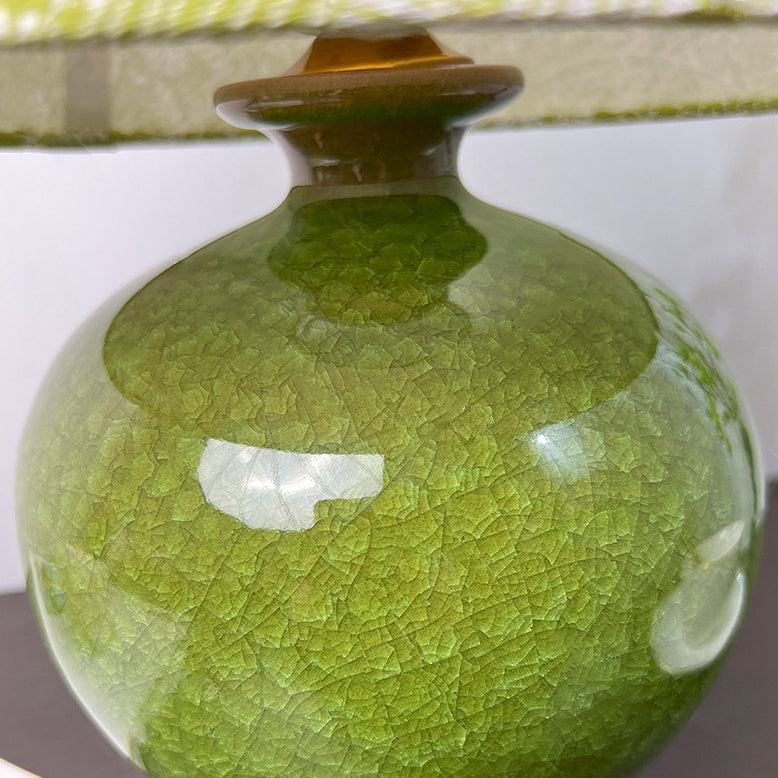 Round Vase Ceramic Leaf Table Lamp