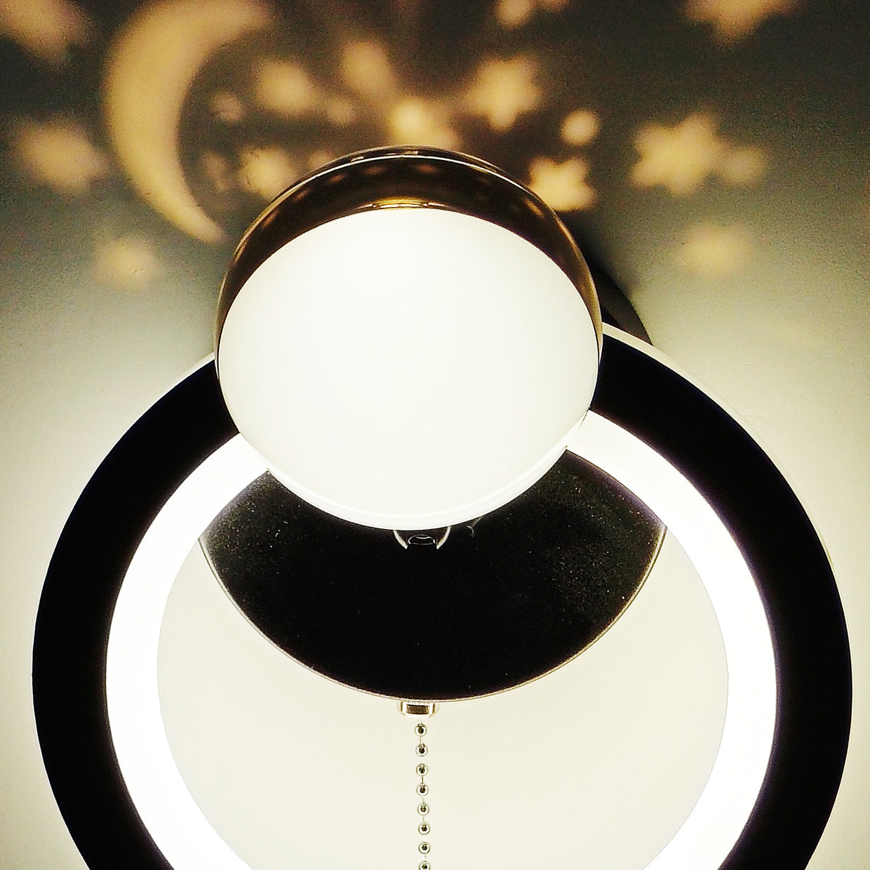 Round Globe Iron Aluminum Wall Lamp