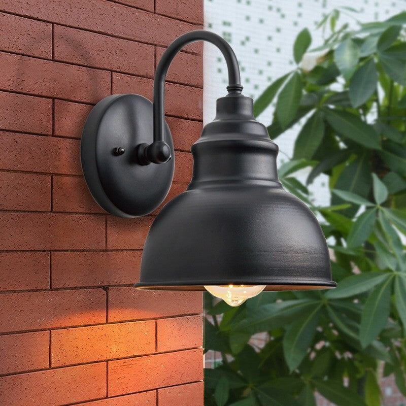 Round Curved Pole Iron Outdoor Light