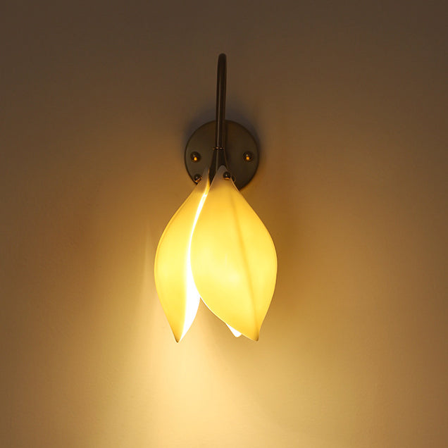 Curved Pole Flower Petal Wall Lamp