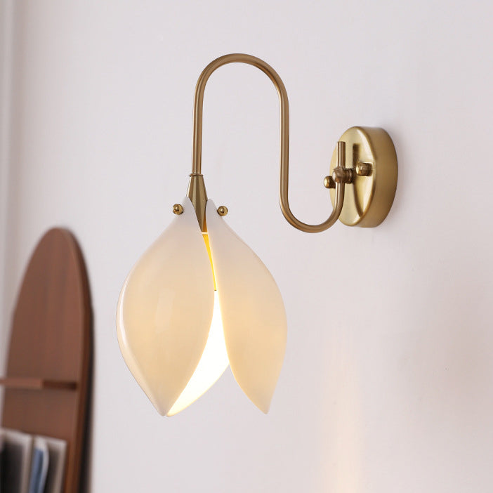 Curved Pole Flower Petal Wall Lamp