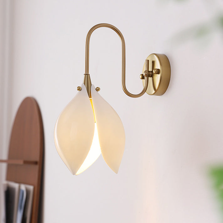 Curved Pole Flower Petal Wall Lamp